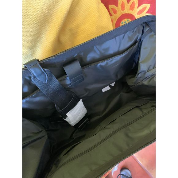 NWT BEIS Weekender bag in Black - Picture 5 of 8